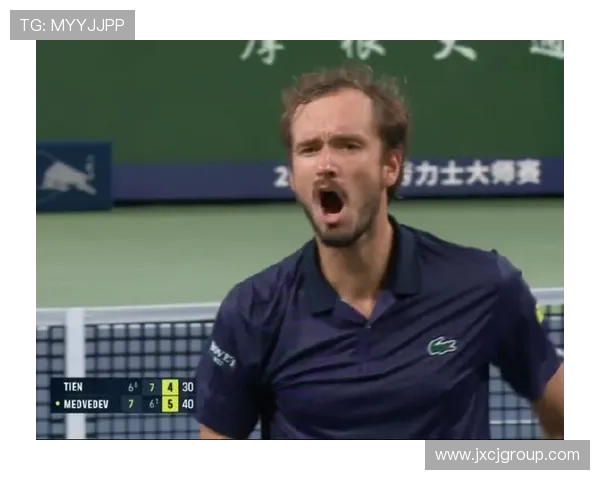 梅德韦杰夫因伤退赛 勒纳-钱成功晋级职业生涯首个巡回赛决赛