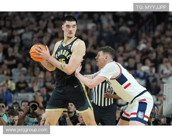 灰熊记者怒斥追梦在场上犯规后毫无悔意的行为令人失望